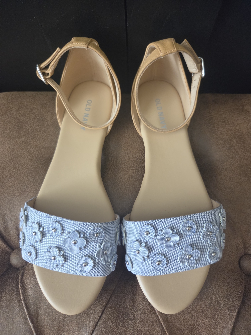 Women's Old Navy Flower-Applique Chambray Sandals ~ Size 6